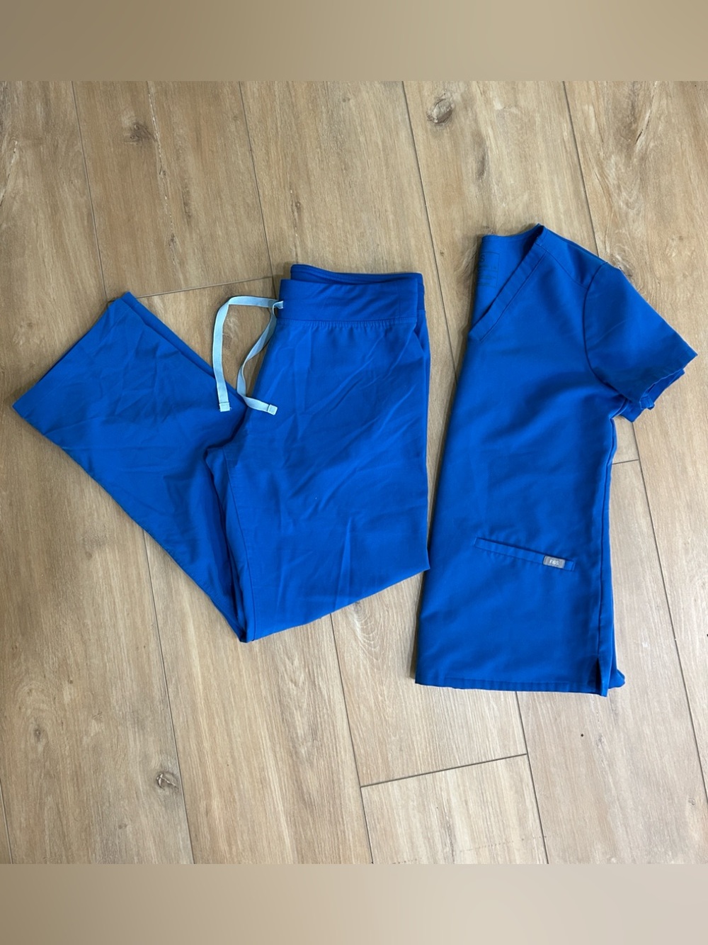 Like new - FIGS Scrub Top & Pants SET in Blue